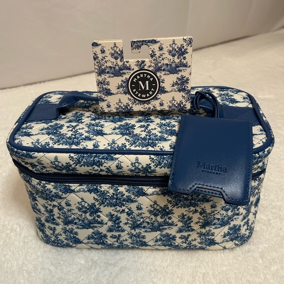 Martha Stewart Travel - Toiletry Train Case & 3 Pc. Packing Cube Set - Picture 2 of 12